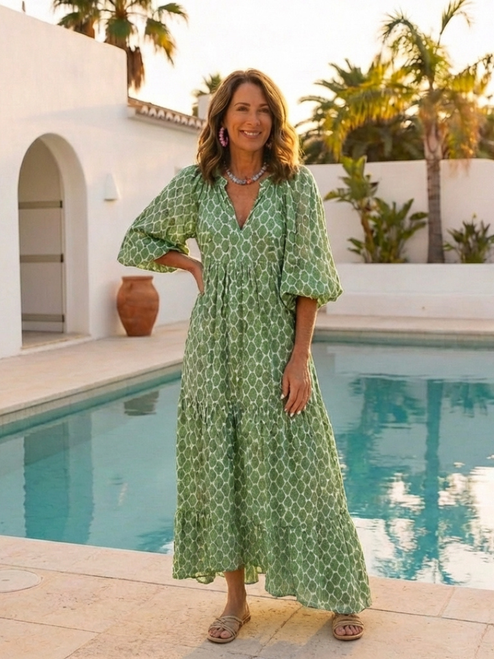Apolline | Robe midi à motif et col en V