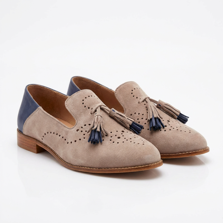 Elena | Mocasines Caqui Mujer Con Borlas Decorativas Y Detalle Perforado | Casual